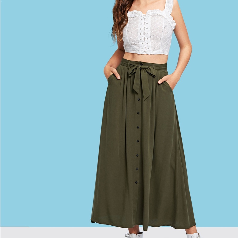 Forest green A-line skirt with buttons and belt
